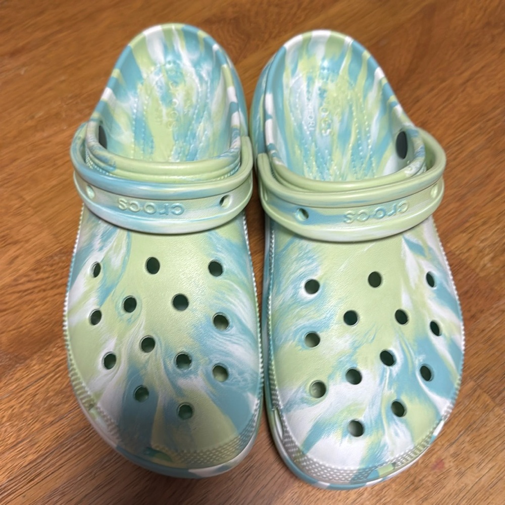 NWOT women’s size 10 green Tye Dye thick soled Crocs